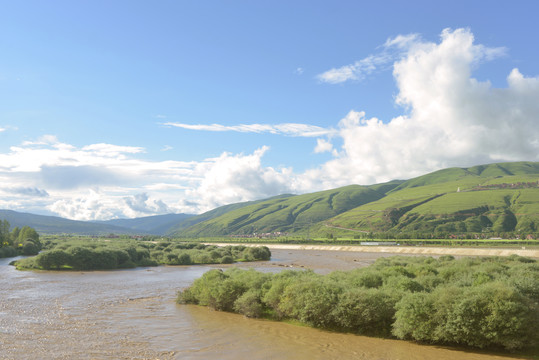 青藏高原甘孜炉霍鲜水河原野乡村