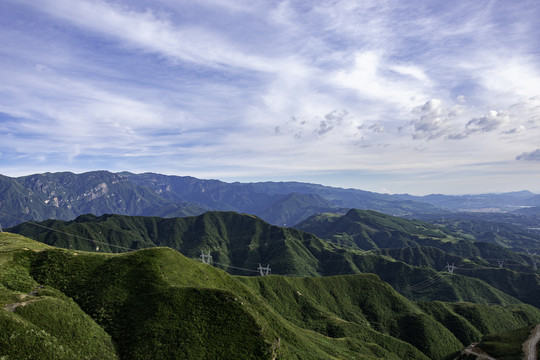 崇山峻岭