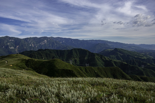 崇山峻岭