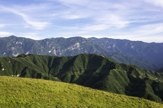 崇山峻岭