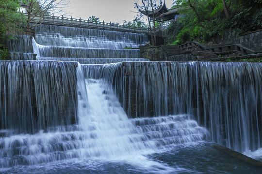 环山叠水瀑布群