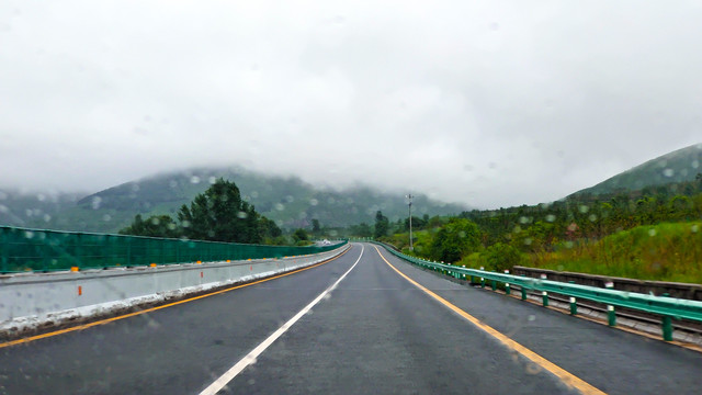 雨天公路素材