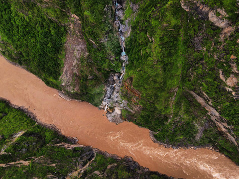 金沙江虎跳峡