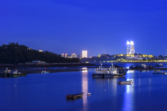 厦门海边蓝调夜景