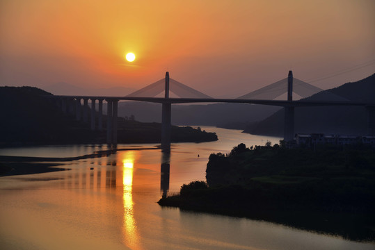 郧阳汉江日出