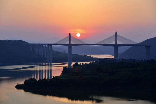 郧阳汉江日出