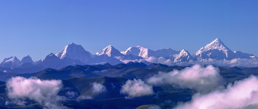 贡嘎雪山风光