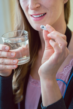 女患者用水吞咽胶囊内镜视频药丸