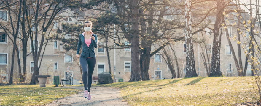 女人慢跑，2019冠状病毒疾病，身体健康
