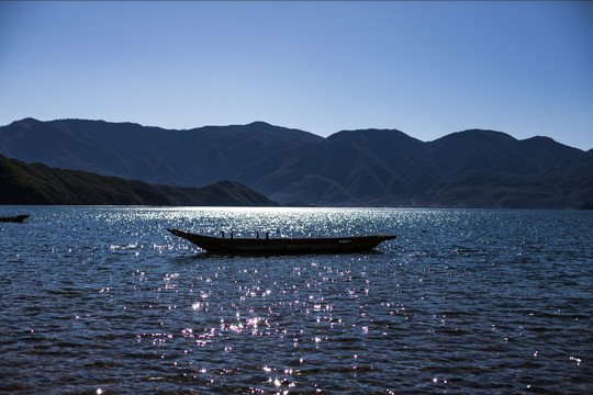 泸沽湖的日落