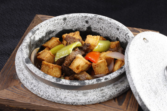 砂锅豆腐焖肉
