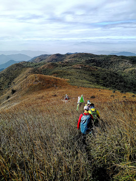 山梁秋色登山队