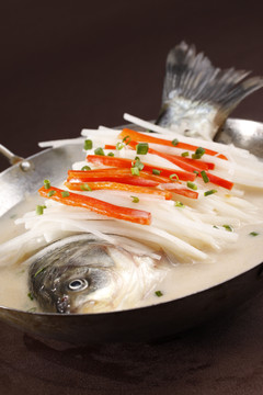 蘿卜絲鯽魚