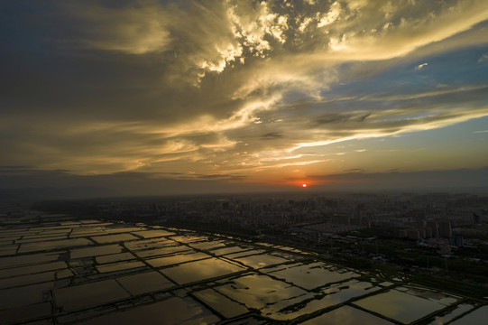 山西运城盐湖夕阳