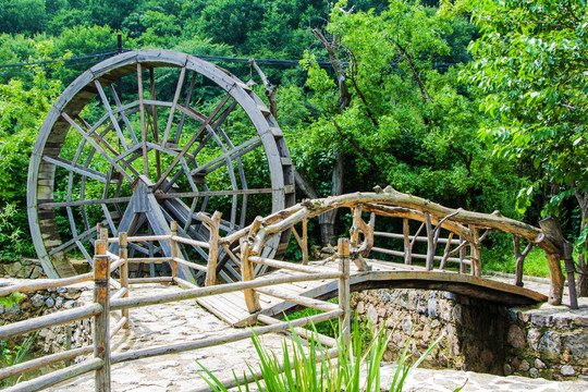 千山老院子水车石桥石铺路树木