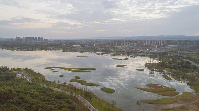 天府新区兴隆湖畔