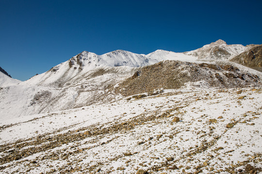 独库公路天山雪山