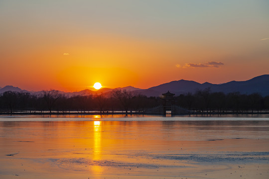 颐和园夕阳