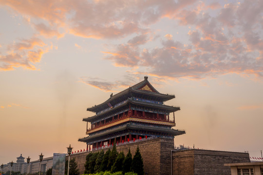 晚霞映照下的北京正阳门城楼
