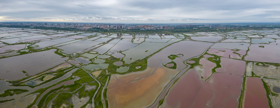 雨后的山西运城盐湖