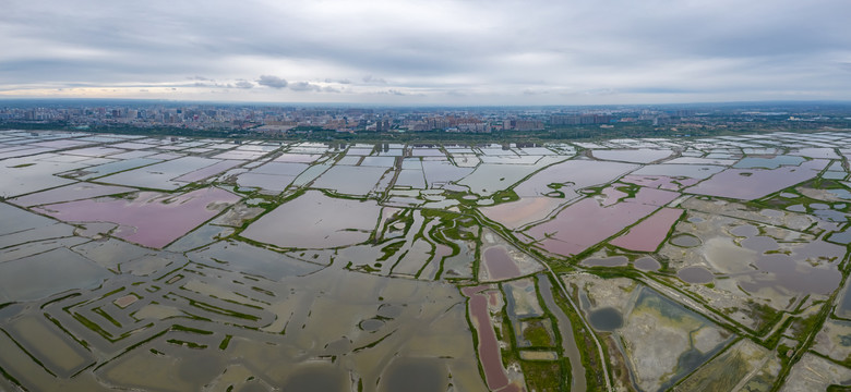 雨后的山西运城盐湖