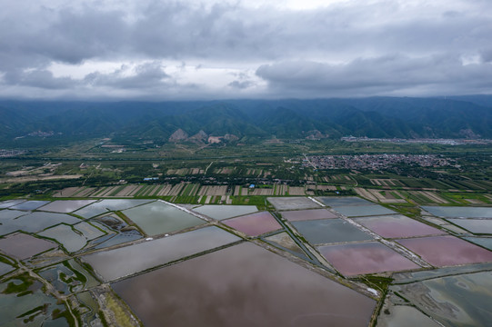 雨后的山西运城盐湖