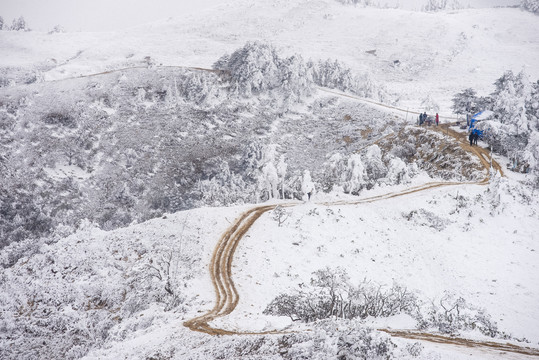 冬雪华尖山