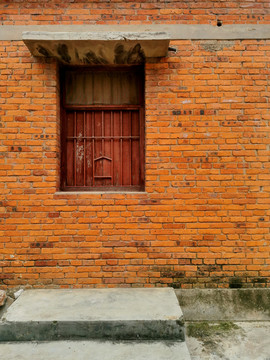 乡村红砖墙老窗子