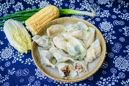 玉米蔬菜猪肉水饺