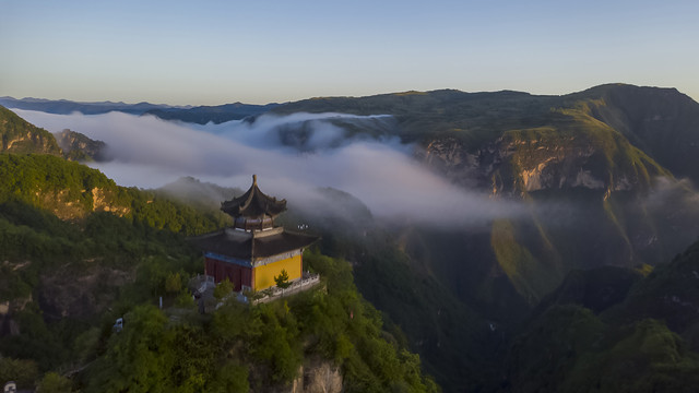 大山里的寺庙