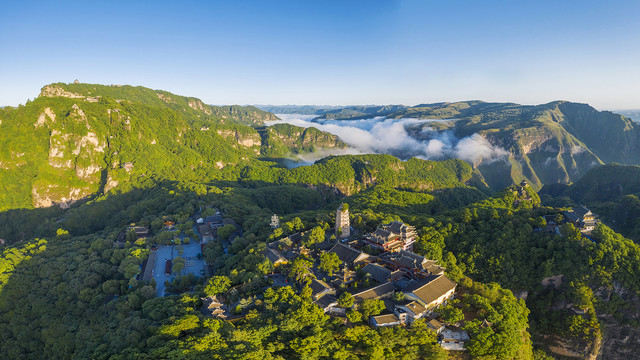 大山里的寺庙