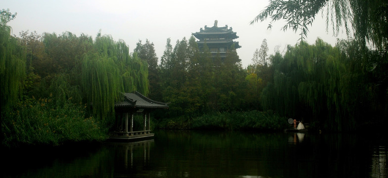 济南大明湖的宝塔