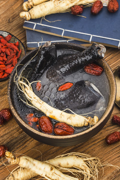 滋補(bǔ)烏雞湯