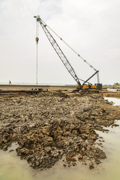 湖面桥梁工程建设