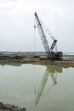 湖面桥梁工程建设