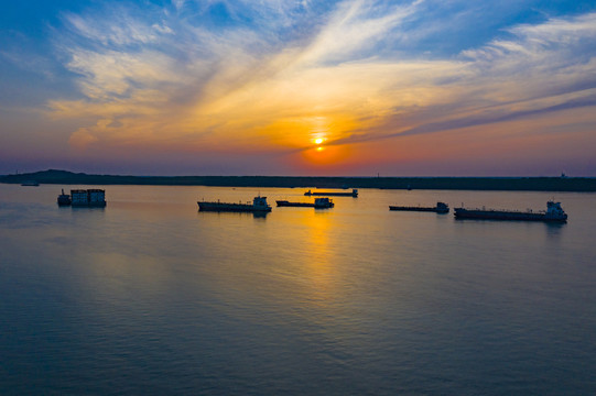 长江岳阳段夕阳晚霞