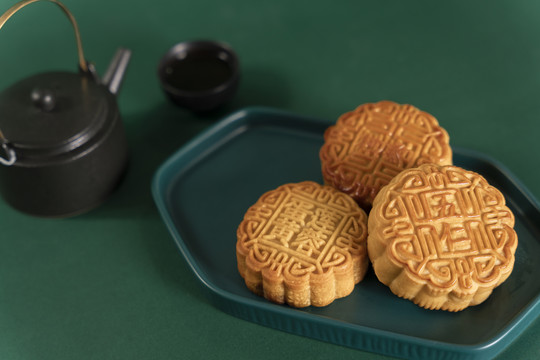 中秋节中秋月饼传统文化国风海报