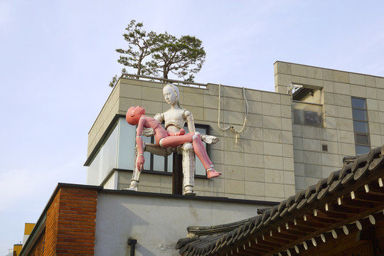 首尔三清洞文化街现代雕塑艺术