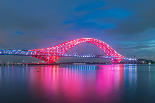 广州南沙明珠湾大桥亮灯夜景