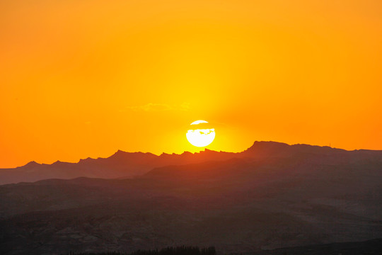 库木塔格沙漠夕照