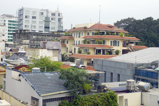 越南城市楼顶的太阳能热水器