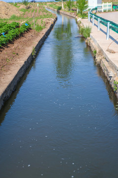 水渠