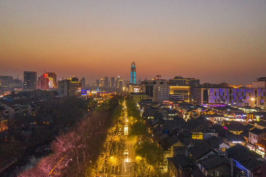 济南黑虎泉西路夜景