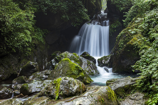 四川峨眉山清音阁溪流