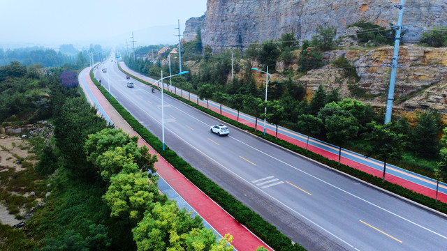 繁忙的省道公路