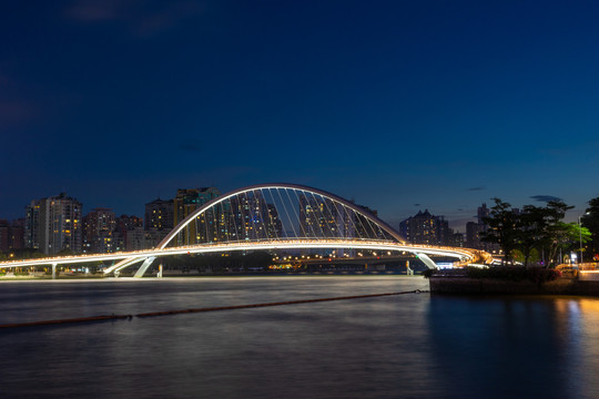 广州珠江海心桥夜景