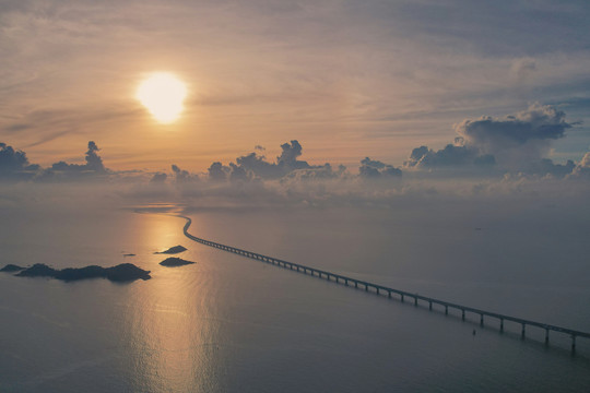 珠海港珠澳大桥航拍日出景观