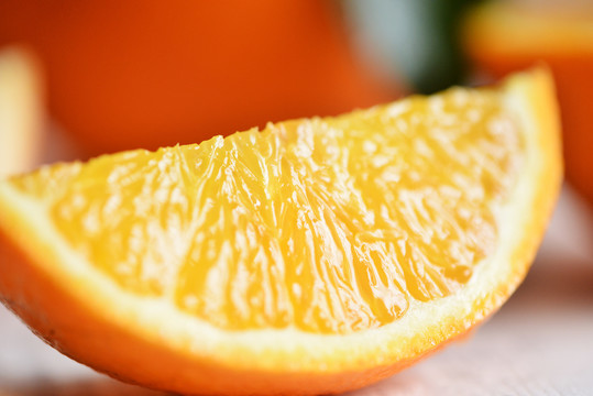 切开的新鲜橙子特写