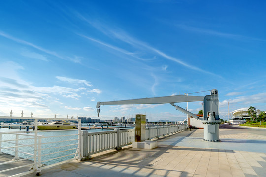 福建厦门五缘湾帆船港单臂起重机