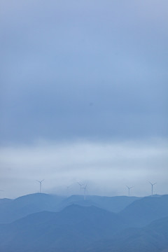 雨后山峰